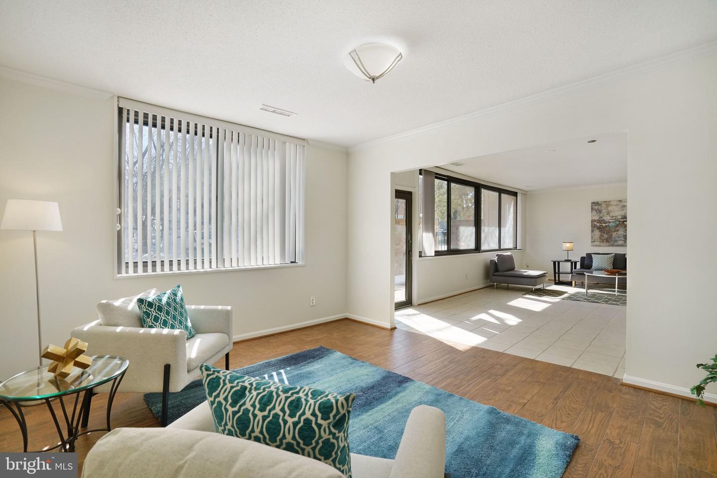 3713 S GEORGE MASON DR #T5W, FALLS CHURCH, Virginia 22041, 3 Bedrooms Bedrooms, ,2 BathroomsBathrooms,Residential,For sale,3713 S GEORGE MASON DR #T5W,VAFX2288866 MLS # VAFX2288866