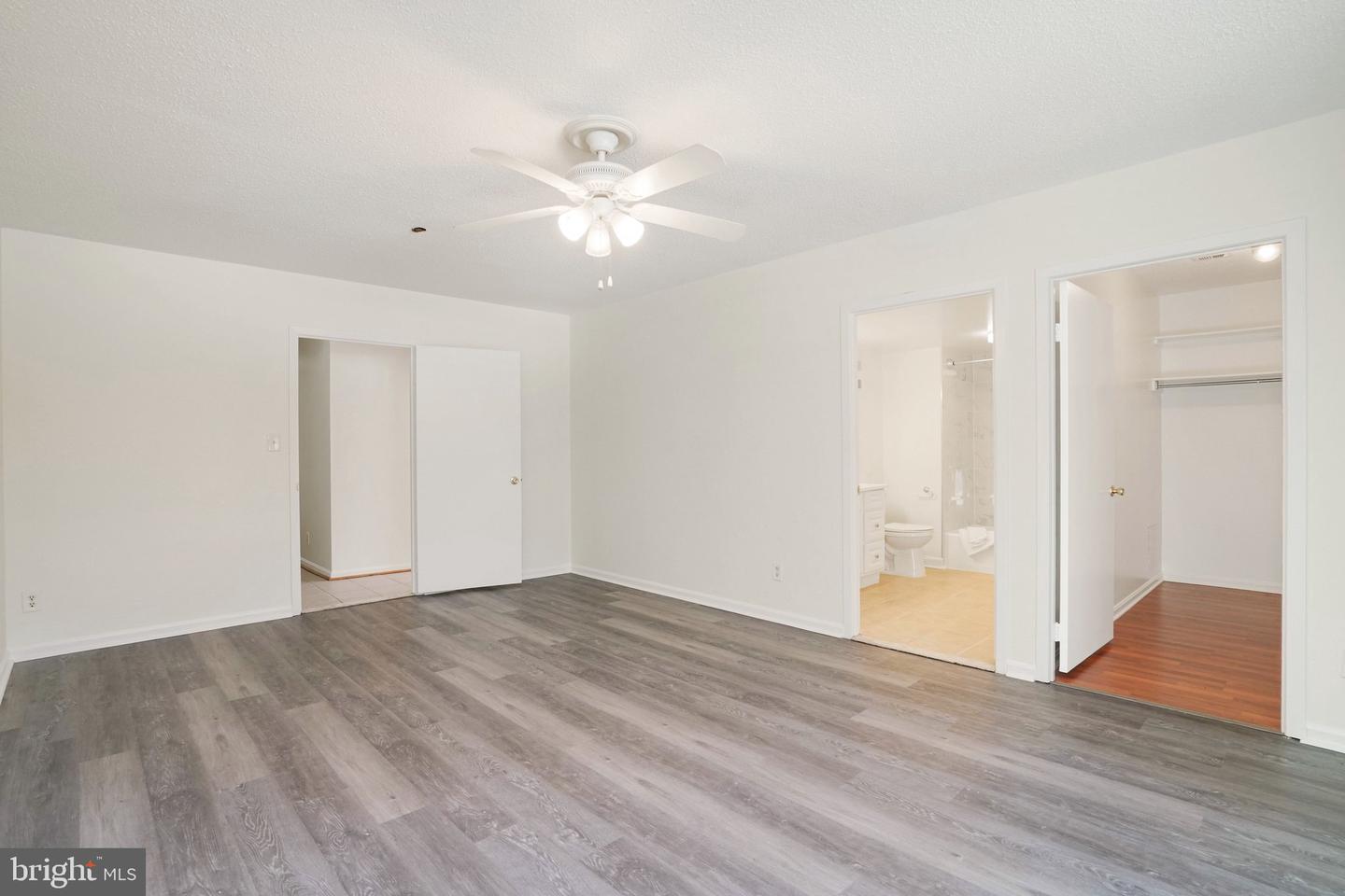 3713 S GEORGE MASON DR #T5W, FALLS CHURCH, Virginia 22041, 3 Bedrooms Bedrooms, ,2 BathroomsBathrooms,Residential,For sale,3713 S GEORGE MASON DR #T5W,VAFX2288866 MLS # VAFX2288866