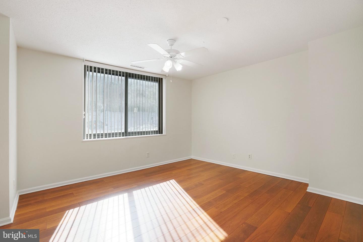 3713 S GEORGE MASON DR #T5W, FALLS CHURCH, Virginia 22041, 3 Bedrooms Bedrooms, ,2 BathroomsBathrooms,Residential,For sale,3713 S GEORGE MASON DR #T5W,VAFX2288866 MLS # VAFX2288866