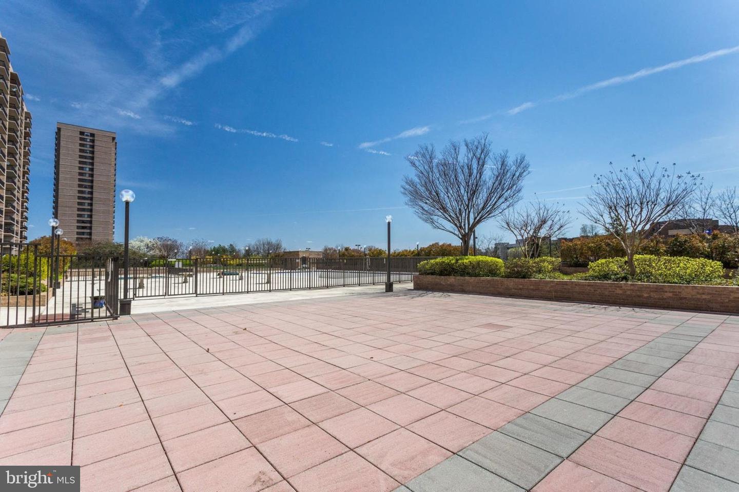 3713 S GEORGE MASON DR #T5W, FALLS CHURCH, Virginia 22041, 3 Bedrooms Bedrooms, ,2 BathroomsBathrooms,Residential,For sale,3713 S GEORGE MASON DR #T5W,VAFX2288866 MLS # VAFX2288866