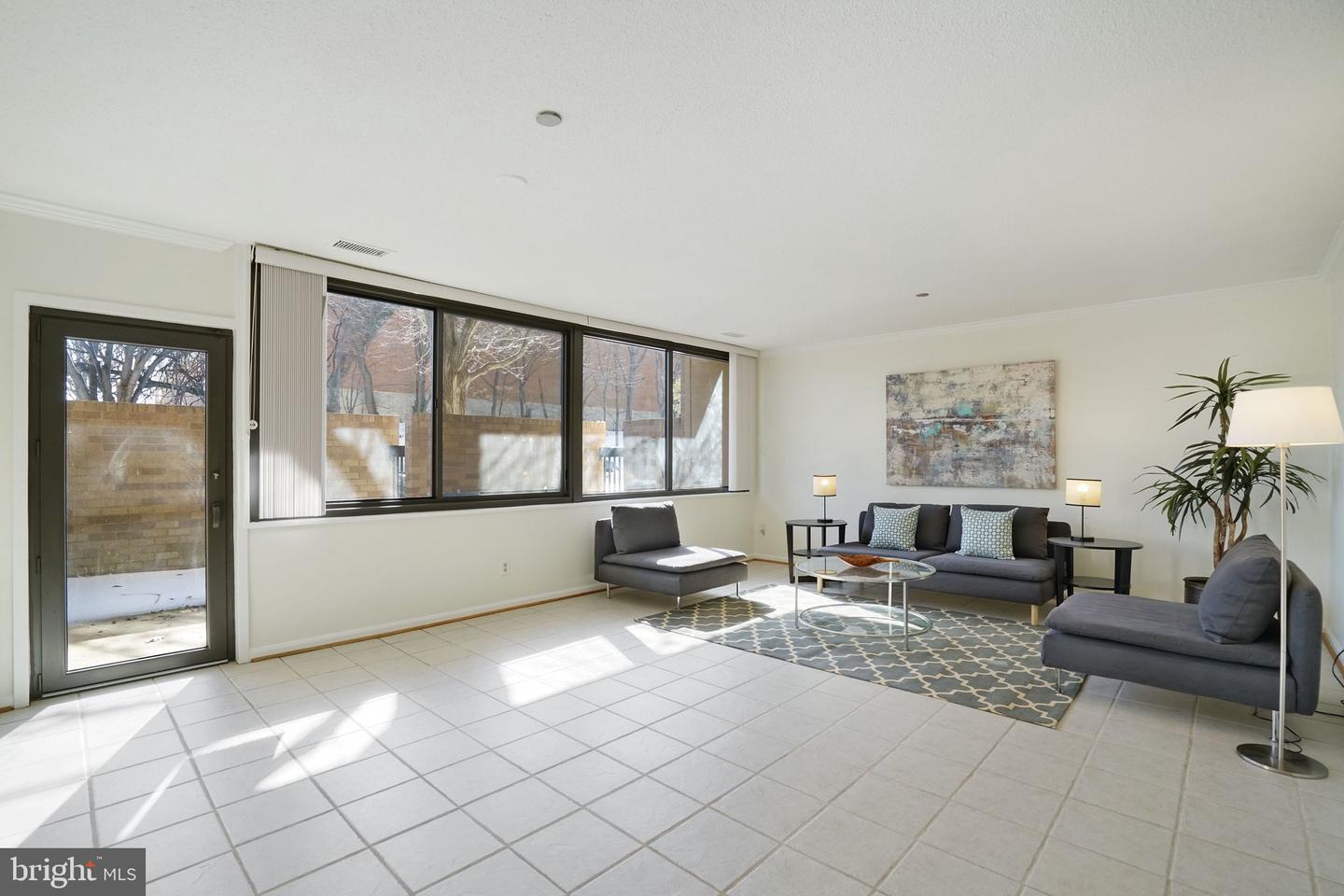 3713 S GEORGE MASON DR #T5W, FALLS CHURCH, Virginia 22041, 3 Bedrooms Bedrooms, ,2 BathroomsBathrooms,Residential,For sale,3713 S GEORGE MASON DR #T5W,VAFX2288866 MLS # VAFX2288866