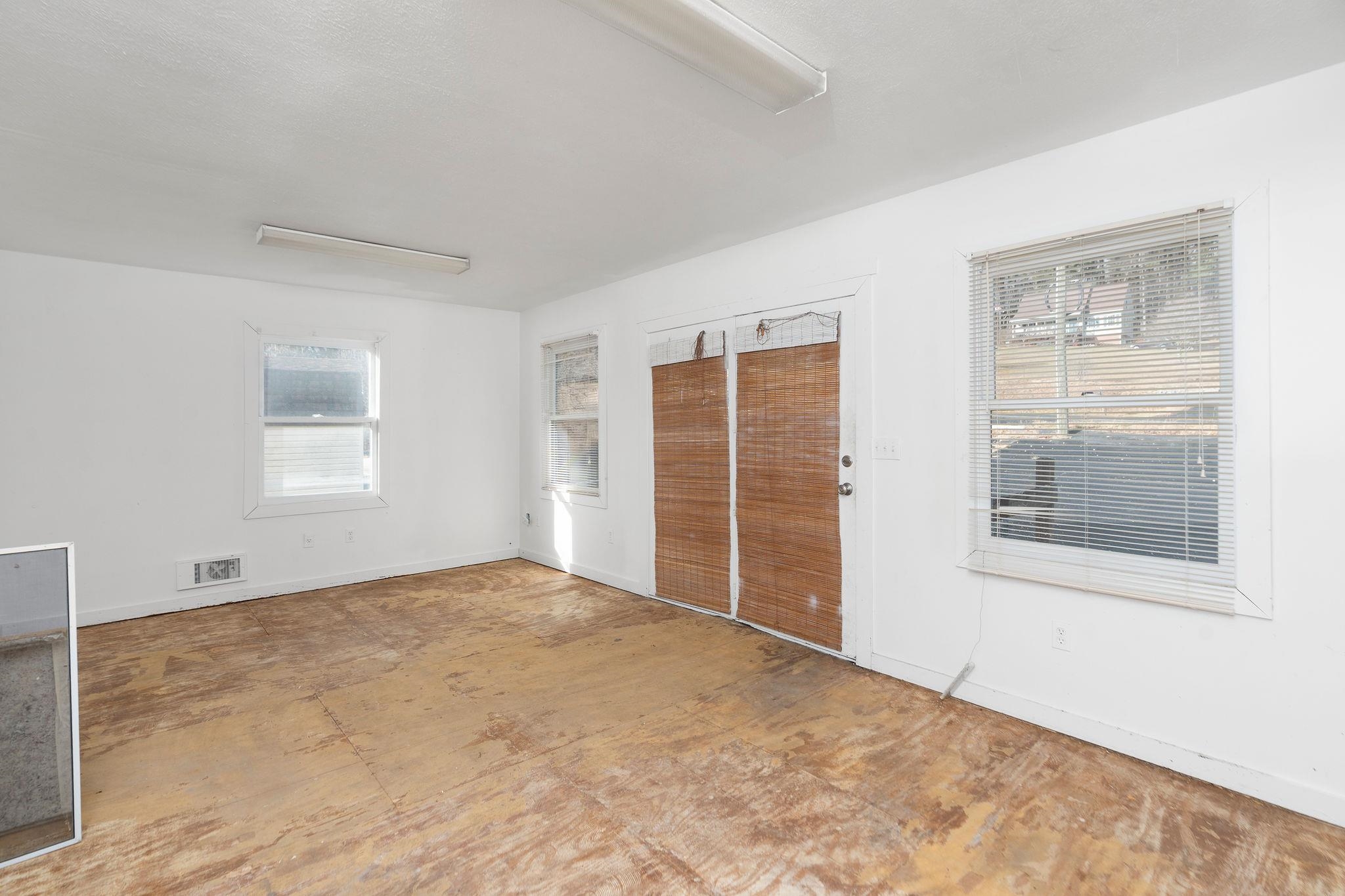 2594 LEE JACKSON HWY, STAUNTON, Virginia 24401, 2 Bedrooms Bedrooms, ,1 BathroomBathrooms,Residential,2594 LEE JACKSON HWY,672111 MLS # 672111