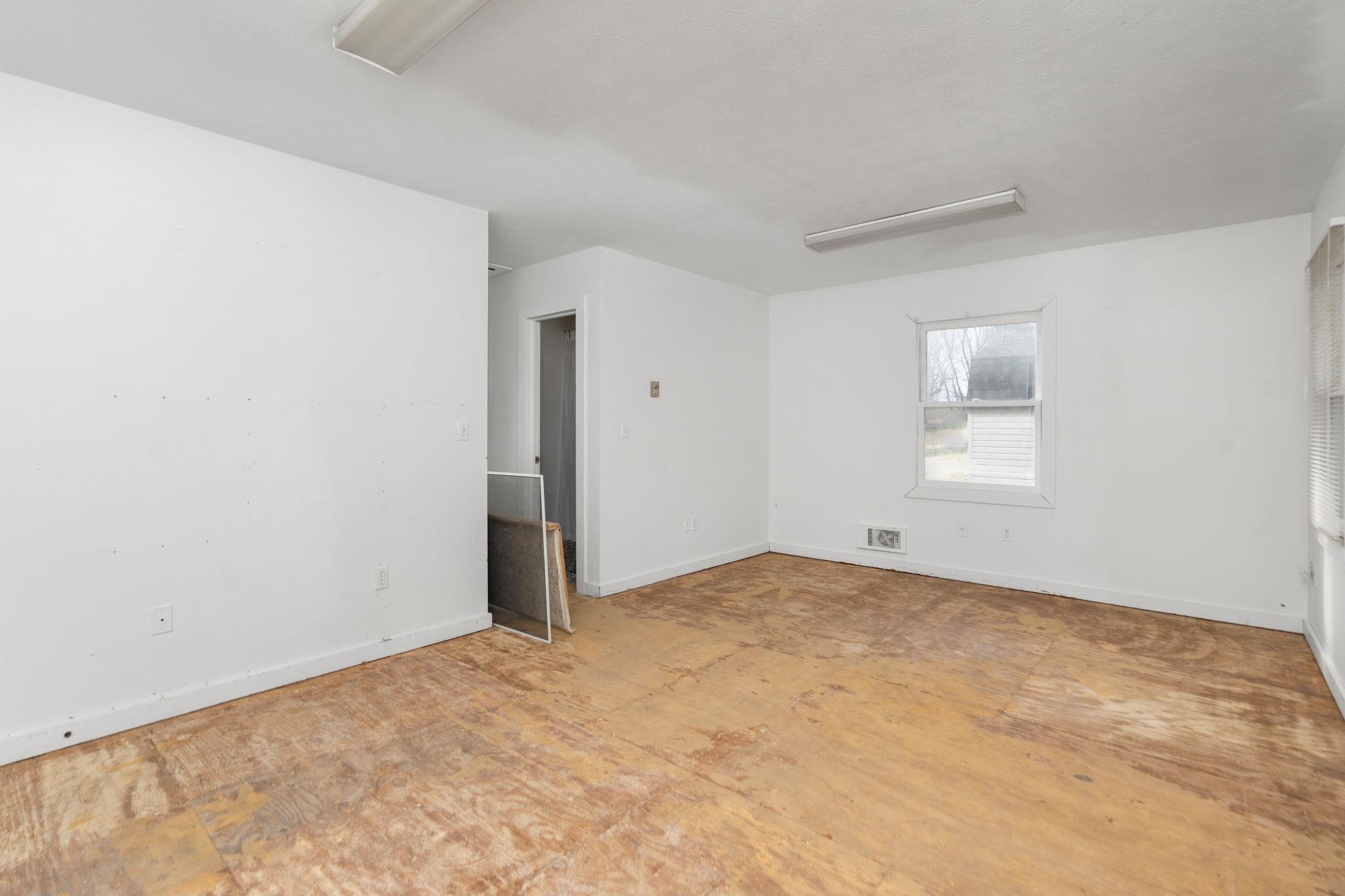 2594 LEE JACKSON HWY, STAUNTON, Virginia 24401, 2 Bedrooms Bedrooms, ,1 BathroomBathrooms,Residential,2594 LEE JACKSON HWY,672111 MLS # 672111