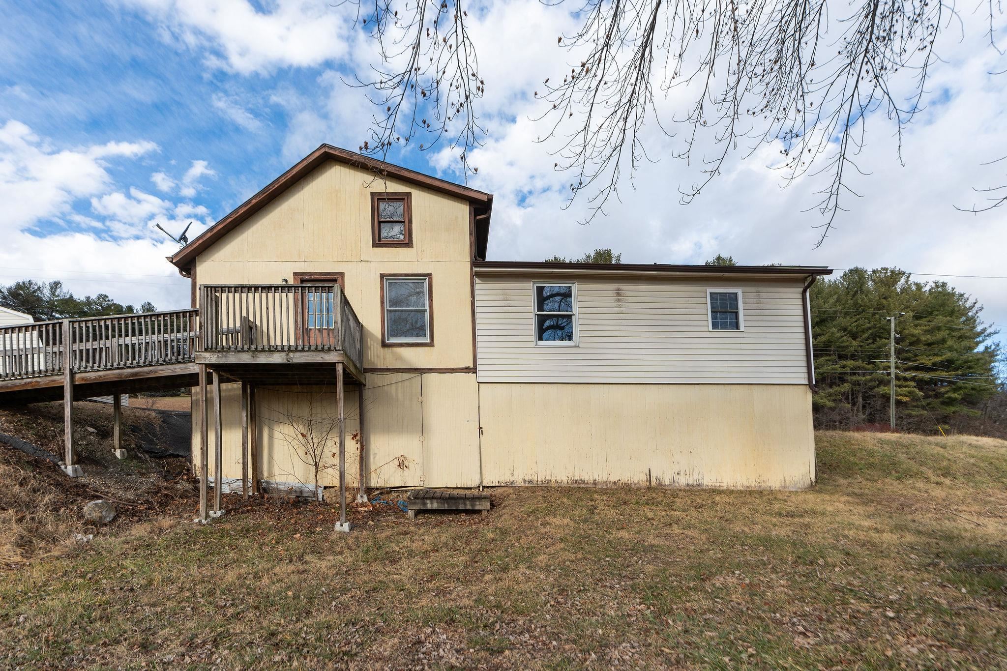 2594 LEE JACKSON HWY, STAUNTON, Virginia 24401, 2 Bedrooms Bedrooms, ,1 BathroomBathrooms,Residential,2594 LEE JACKSON HWY,672111 MLS # 672111