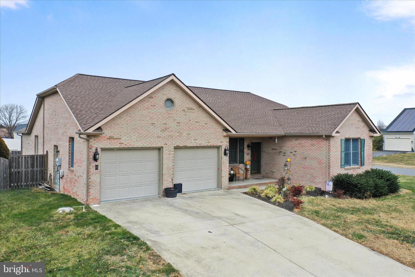 307 CRAIG DR, STEPHENS CITY, Virginia 22655, 3 Bedrooms Bedrooms, ,2 BathroomsBathrooms,Residential,For sale,307 CRAIG DR,VAFV2038168 MLS # VAFV2038168