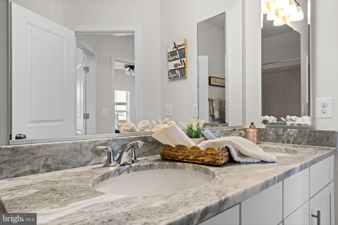 23043 SULLIVANS COVE SQ, BRAMBLETON, Virginia 20148, 4 Bedrooms Bedrooms, ,3 BathroomsBathrooms,Residential,For sale,23043 SULLIVANS COVE SQ,VALO2115124 MLS # VALO2115124