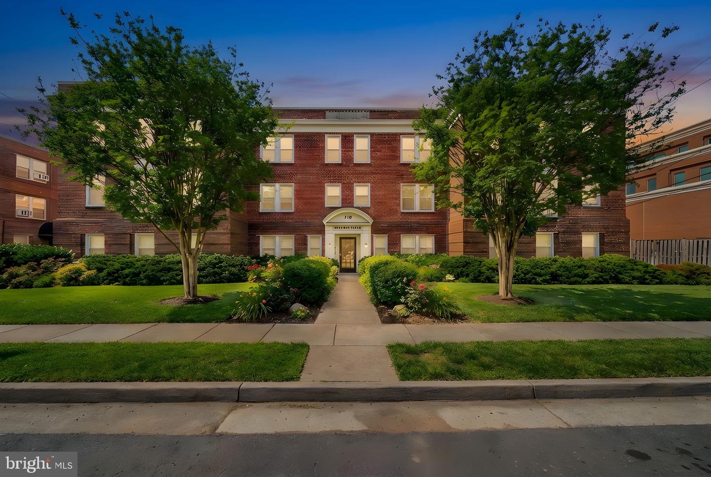 719 S ST ASAPH ST #203, ALEXANDRIA, Virginia 22314, 1 Bedroom Bedrooms, 2 Rooms Rooms,1 BathroomBathrooms,Residential,For sale,719 S ST ASAPH ST #203,VAAX2053778 MLS # VAAX2053778