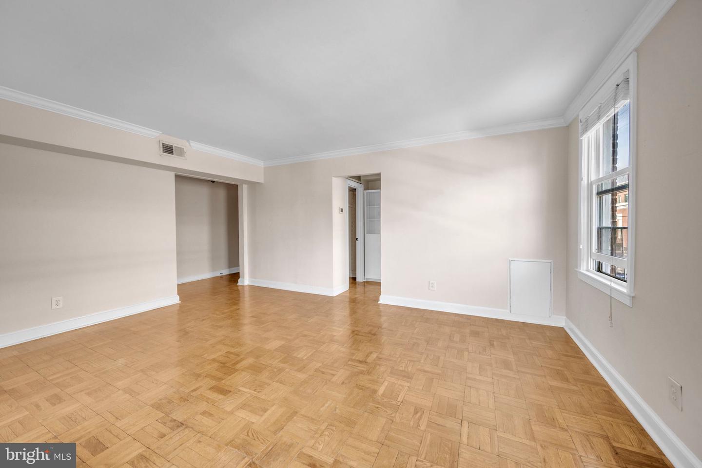 719 S ST ASAPH ST #203, ALEXANDRIA, Virginia 22314, 1 Bedroom Bedrooms, 2 Rooms Rooms,1 BathroomBathrooms,Residential,For sale,719 S ST ASAPH ST #203,VAAX2053778 MLS # VAAX2053778