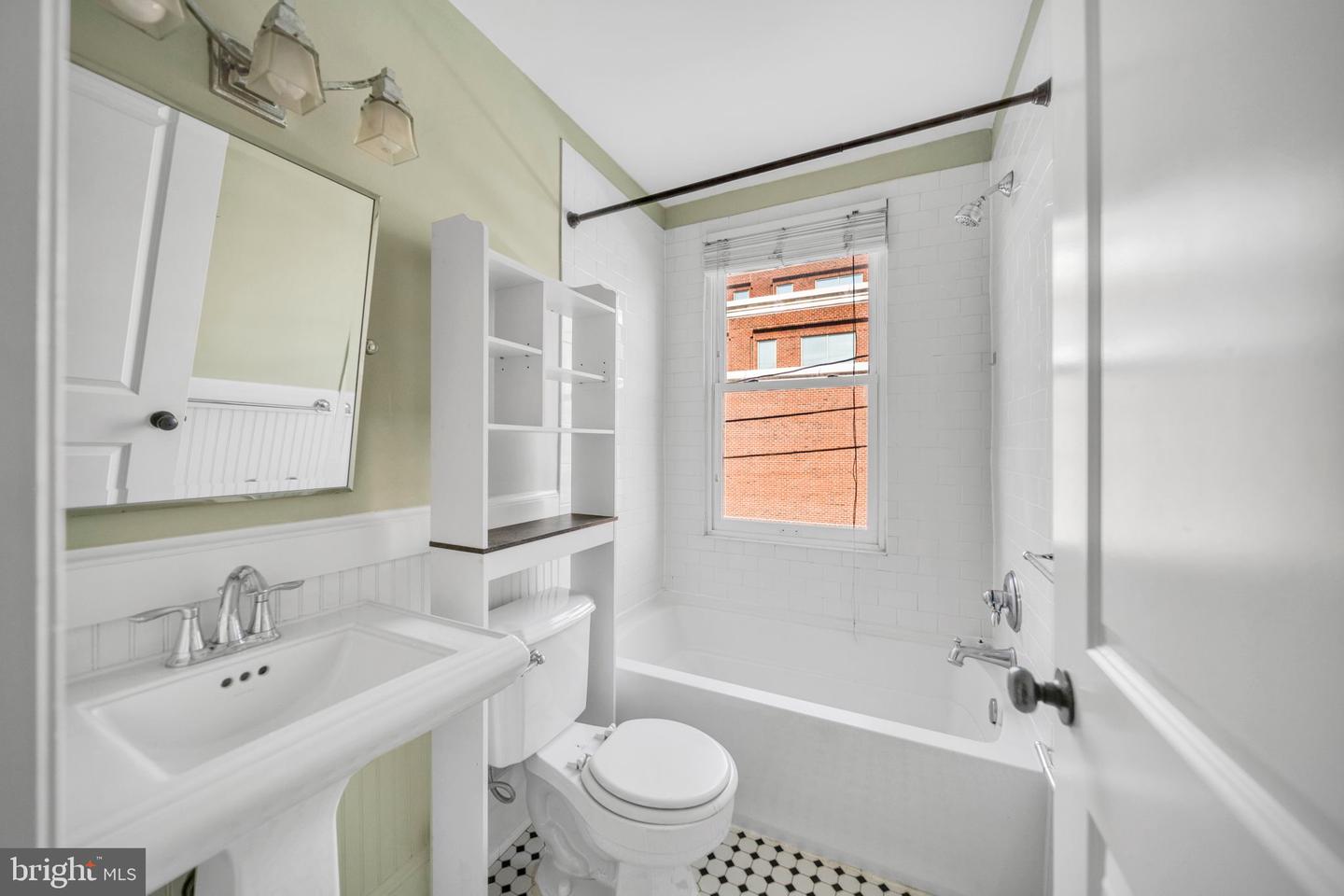 719 S ST ASAPH ST #203, ALEXANDRIA, Virginia 22314, 1 Bedroom Bedrooms, 2 Rooms Rooms,1 BathroomBathrooms,Residential,For sale,719 S ST ASAPH ST #203,VAAX2053778 MLS # VAAX2053778