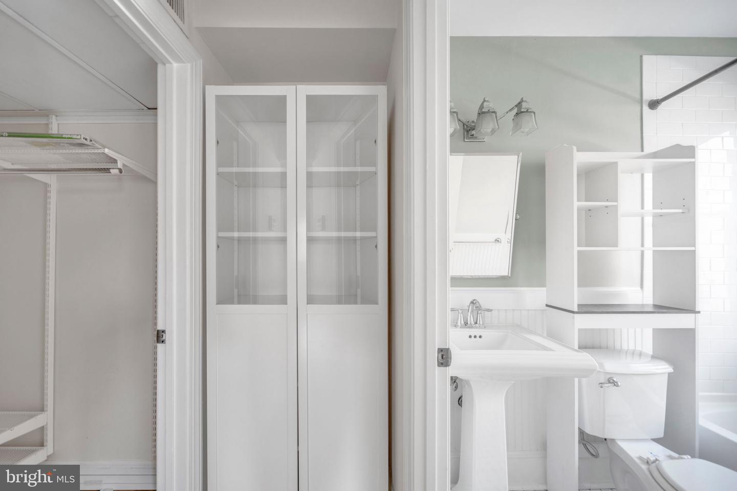 719 S ST ASAPH ST #203, ALEXANDRIA, Virginia 22314, 1 Bedroom Bedrooms, 2 Rooms Rooms,1 BathroomBathrooms,Residential,For sale,719 S ST ASAPH ST #203,VAAX2053778 MLS # VAAX2053778