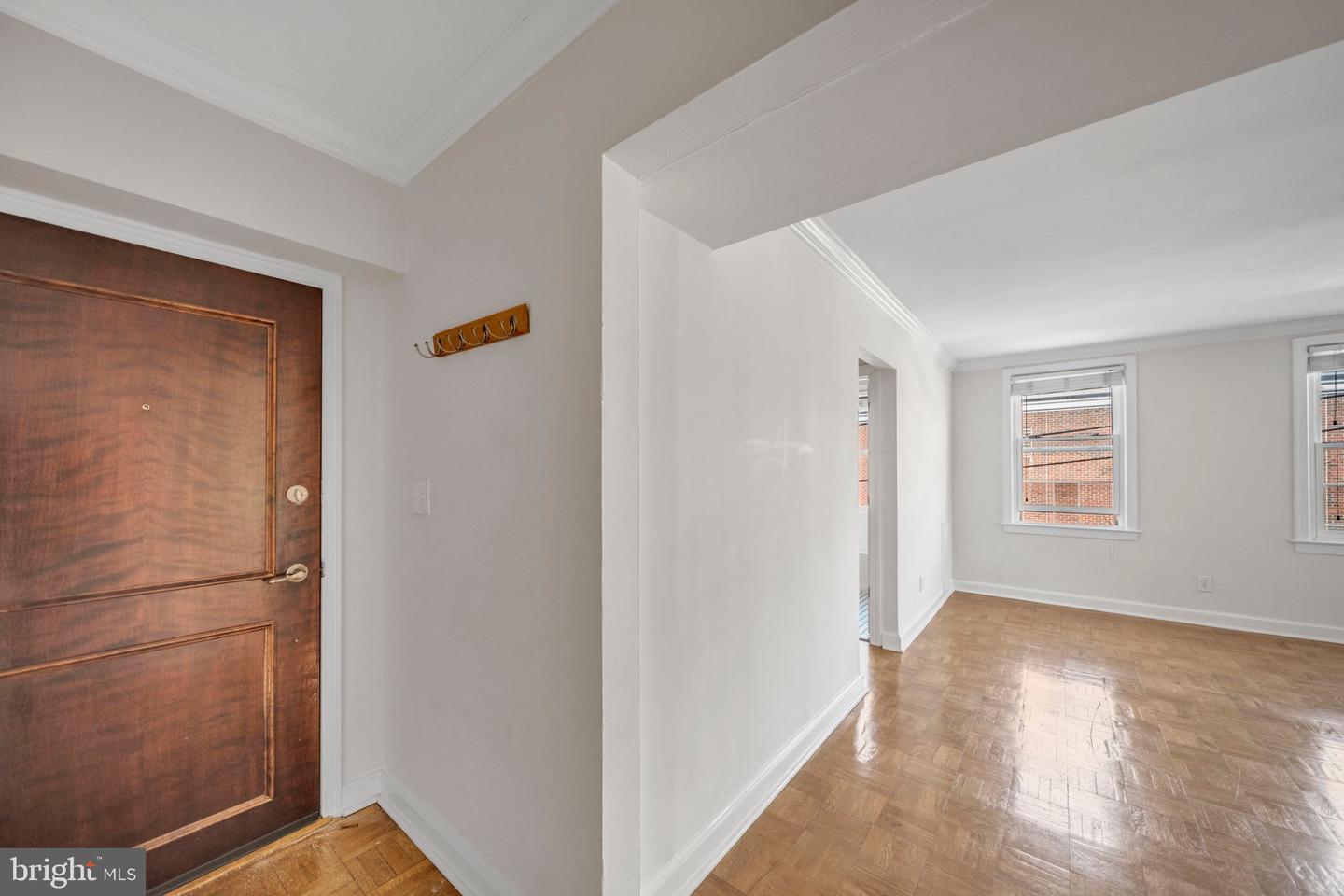 719 S ST ASAPH ST #203, ALEXANDRIA, Virginia 22314, 1 Bedroom Bedrooms, 2 Rooms Rooms,1 BathroomBathrooms,Residential,For sale,719 S ST ASAPH ST #203,VAAX2053778 MLS # VAAX2053778