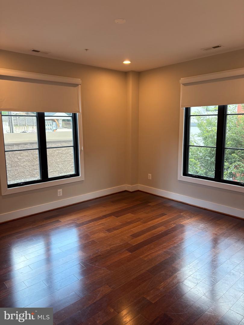 4004 EDMUNDS ST NW #7, WASHINGTON, District Of Columbia 20007, 2 Bedrooms Bedrooms, ,2 BathroomsBathrooms,Residential,For sale,4004 EDMUNDS ST NW #7,DCDC2244618 MLS # DCDC2244618