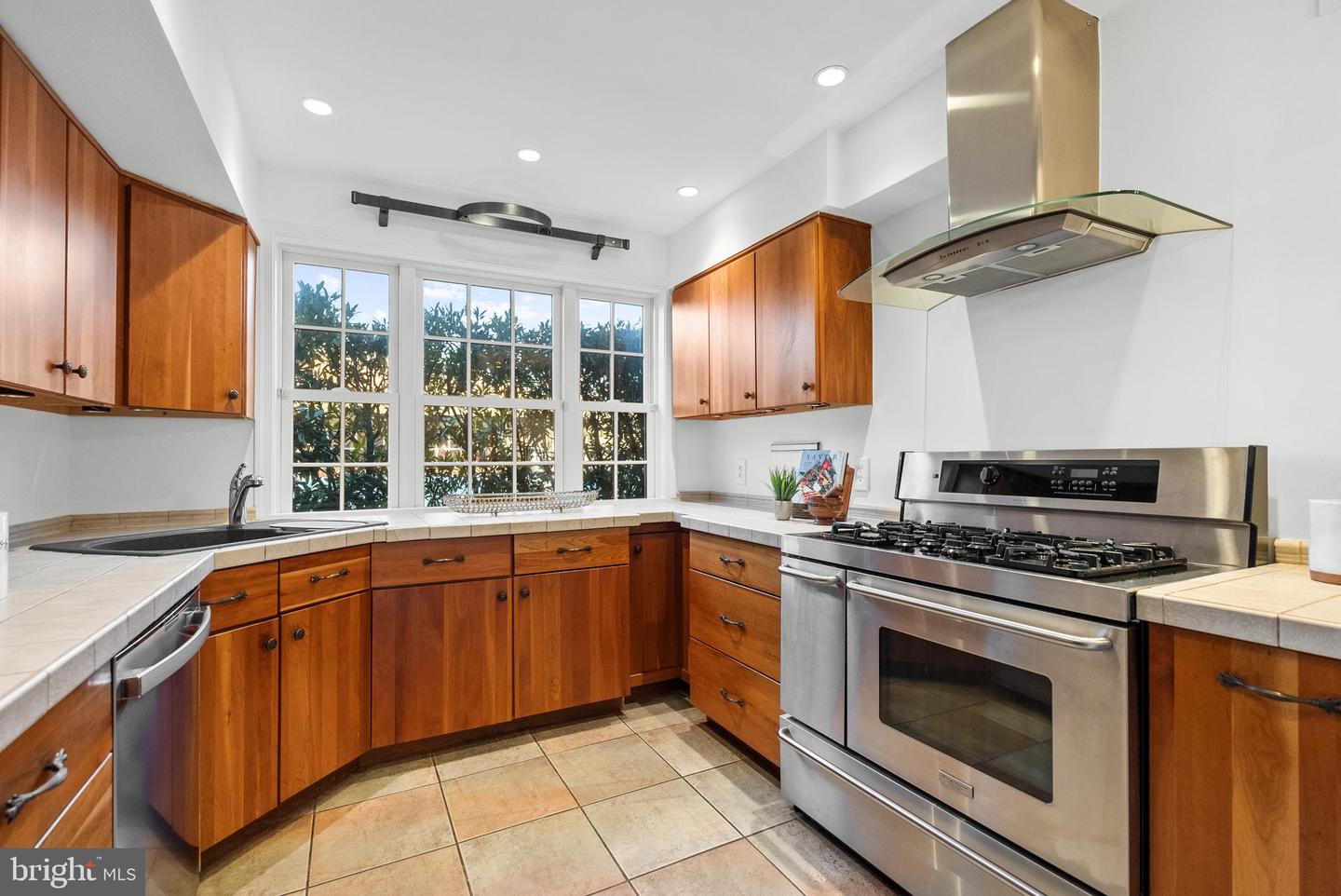 515 S ROYAL ST, ALEXANDRIA, Virginia 22314, 3 Bedrooms Bedrooms, ,2 BathroomsBathrooms,Residential,For sale,515 S ROYAL ST,VAAX2053810 MLS # VAAX2053810