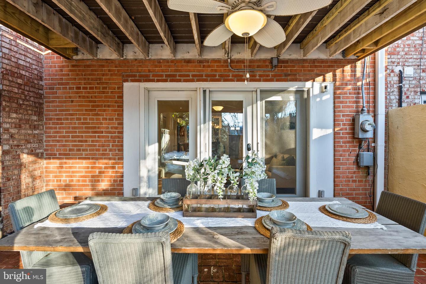 515 S ROYAL ST, ALEXANDRIA, Virginia 22314, 3 Bedrooms Bedrooms, ,2 BathroomsBathrooms,Residential,For sale,515 S ROYAL ST,VAAX2053810 MLS # VAAX2053810