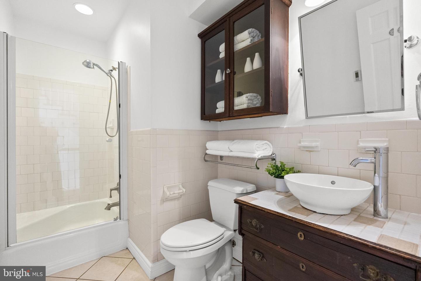 515 S ROYAL ST, ALEXANDRIA, Virginia 22314, 3 Bedrooms Bedrooms, ,2 BathroomsBathrooms,Residential,For sale,515 S ROYAL ST,VAAX2053810 MLS # VAAX2053810