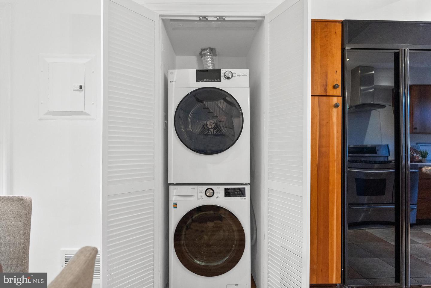 515 S ROYAL ST, ALEXANDRIA, Virginia 22314, 3 Bedrooms Bedrooms, ,2 BathroomsBathrooms,Residential,For sale,515 S ROYAL ST,VAAX2053810 MLS # VAAX2053810