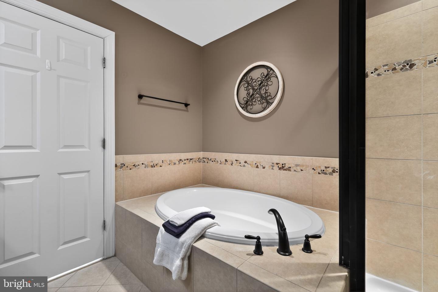 2044 BLUNT LN, ALEXANDRIA, Virginia 22303, 3 Bedrooms Bedrooms, ,3 BathroomsBathrooms,Residential,For sale,2044 BLUNT LN,VAFX2289084 MLS # VAFX2289084