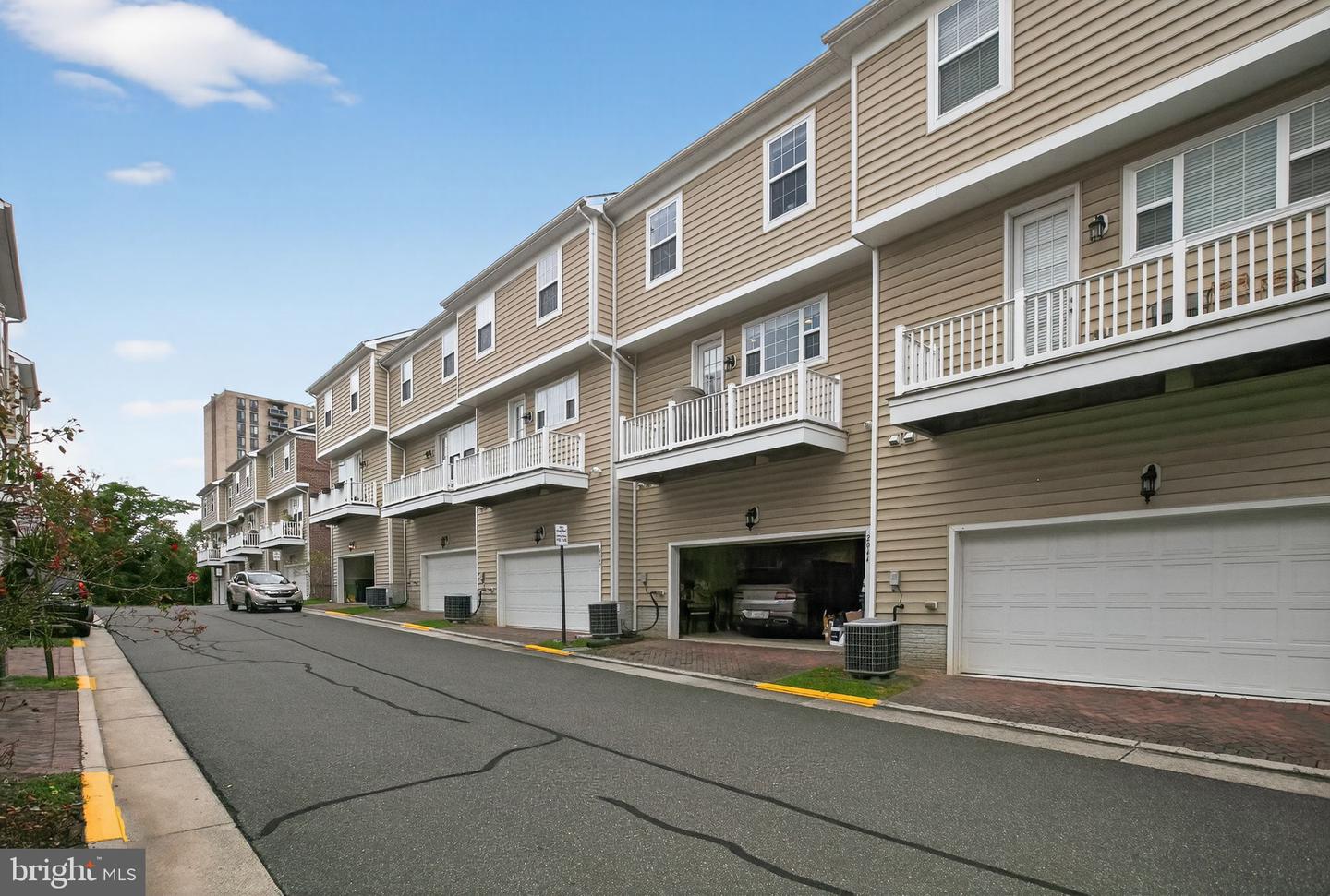 2044 BLUNT LN, ALEXANDRIA, Virginia 22303, 3 Bedrooms Bedrooms, ,3 BathroomsBathrooms,Residential,For sale,2044 BLUNT LN,VAFX2289084 MLS # VAFX2289084