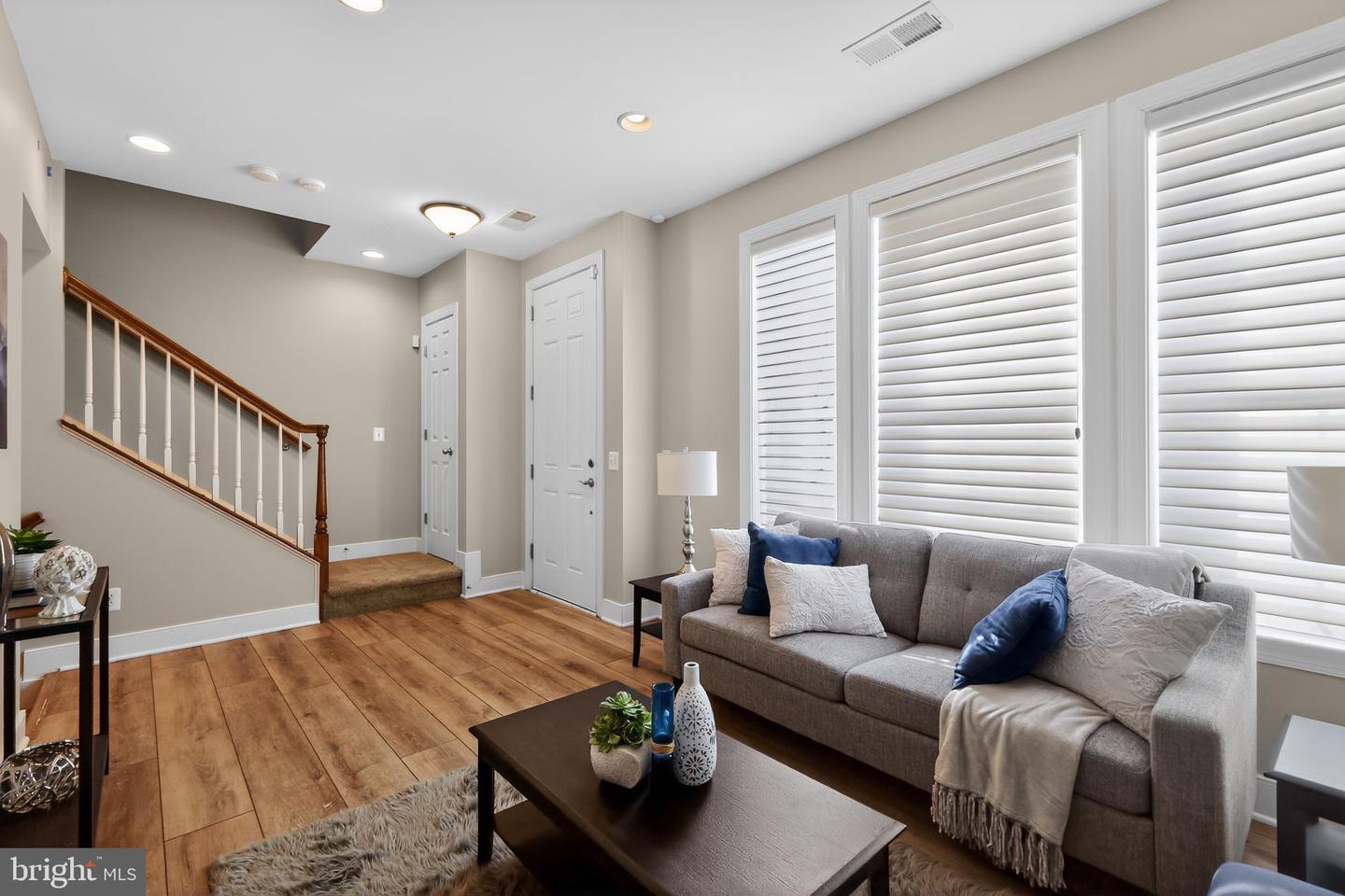 2044 BLUNT LN, ALEXANDRIA, Virginia 22303, 3 Bedrooms Bedrooms, ,3 BathroomsBathrooms,Residential,For sale,2044 BLUNT LN,VAFX2289084 MLS # VAFX2289084