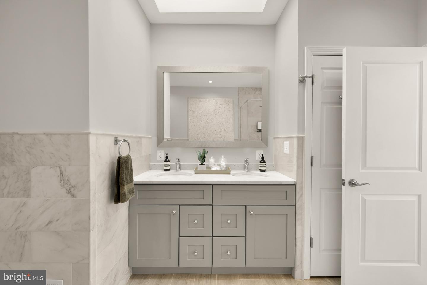 54 W ST NW, WASHINGTON, District Of Columbia 20001, 5 Bedrooms Bedrooms, ,3 BathroomsBathrooms,Residential,For sale,54 W ST NW,DCDC2244770 MLS # DCDC2244770