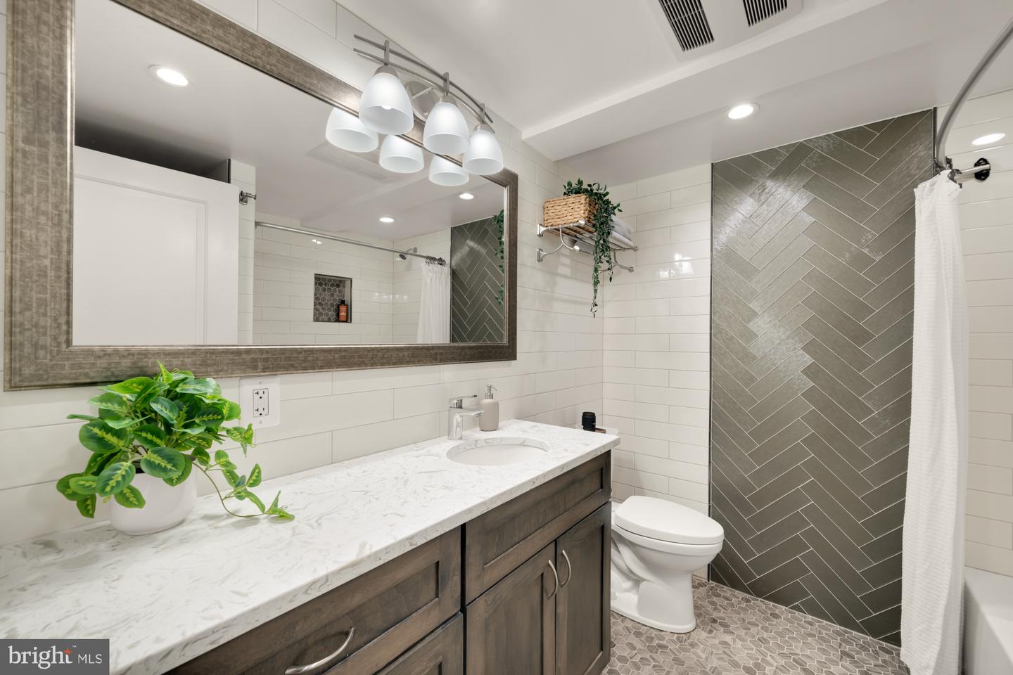 54 W ST NW, WASHINGTON, District Of Columbia 20001, 5 Bedrooms Bedrooms, ,3 BathroomsBathrooms,Residential,For sale,54 W ST NW,DCDC2244770 MLS # DCDC2244770