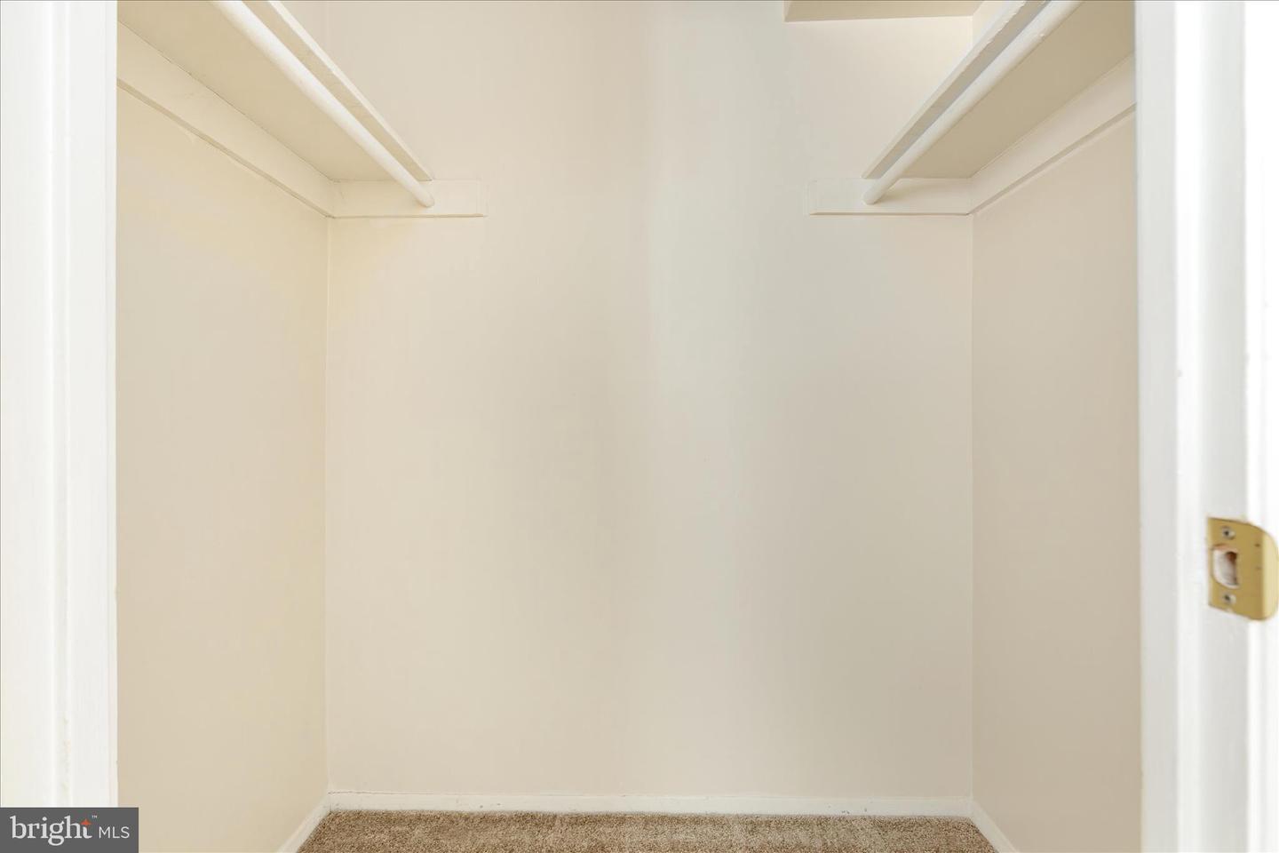 125-I CLUBHOUSE DR SW #1, LEESBURG, Virginia 20175, 2 Bedrooms Bedrooms, ,1 BathroomBathrooms,Residential,For sale,125-I CLUBHOUSE DR SW #1,VALO2115268 MLS # VALO2115268