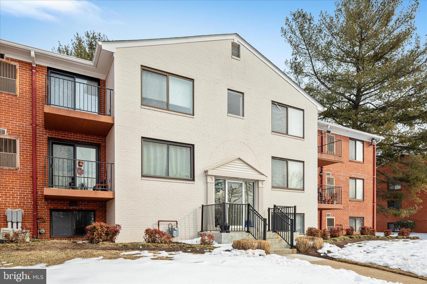 125-I CLUBHOUSE DR SW #1, LEESBURG, Virginia 20175, 2 Bedrooms Bedrooms, ,1 BathroomBathrooms,Residential,For sale,125-I CLUBHOUSE DR SW #1,VALO2115268 MLS # VALO2115268