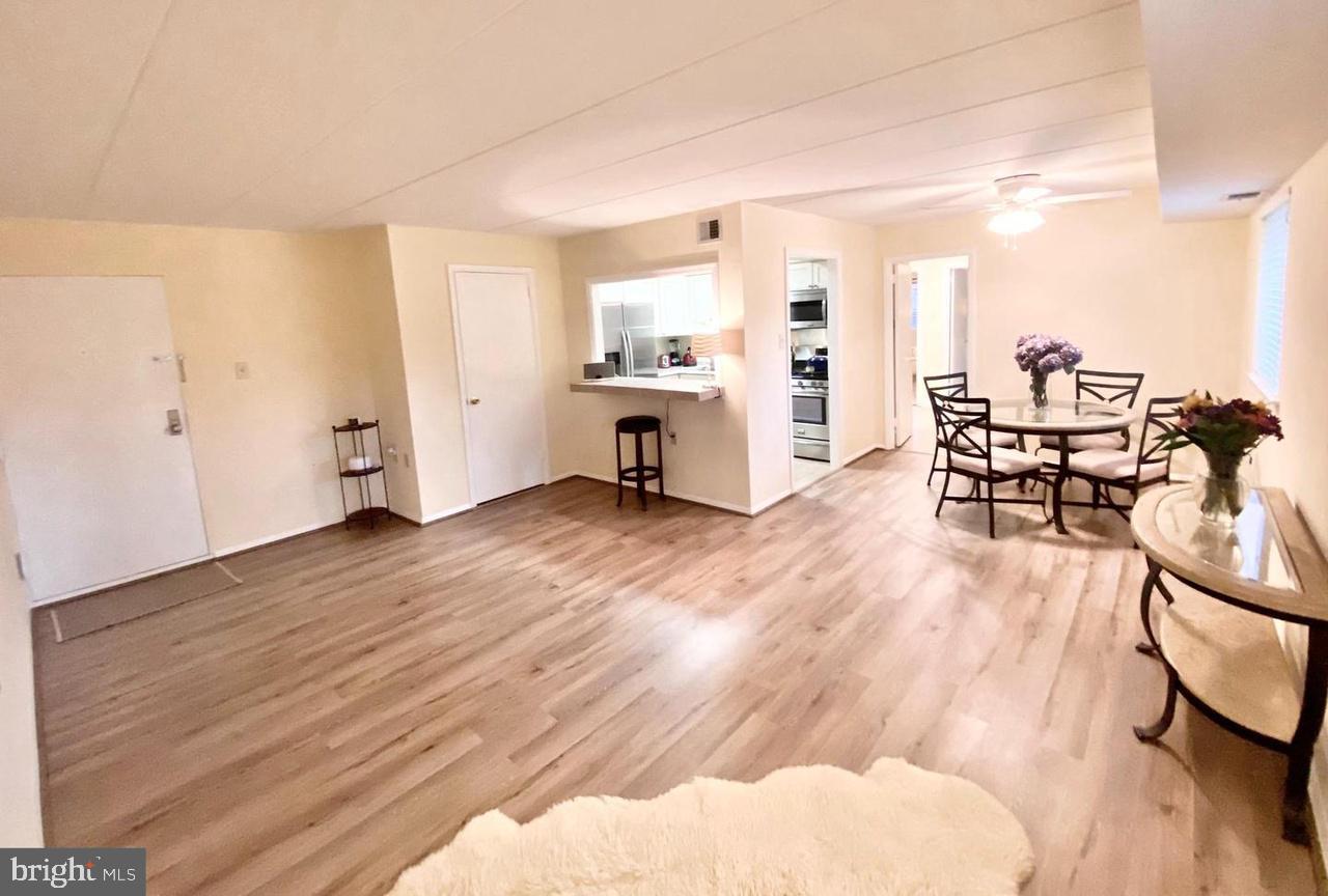 125-I CLUBHOUSE DR SW #1, LEESBURG, Virginia 20175, 2 Bedrooms Bedrooms, ,1 BathroomBathrooms,Residential,For sale,125-I CLUBHOUSE DR SW #1,VALO2115268 MLS # VALO2115268