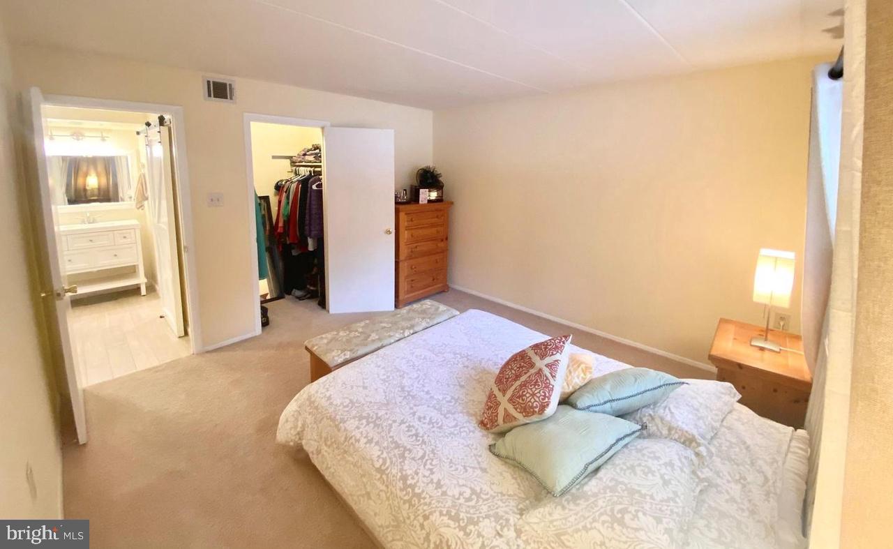 125-I CLUBHOUSE DR SW #1, LEESBURG, Virginia 20175, 2 Bedrooms Bedrooms, ,1 BathroomBathrooms,Residential,For sale,125-I CLUBHOUSE DR SW #1,VALO2115268 MLS # VALO2115268