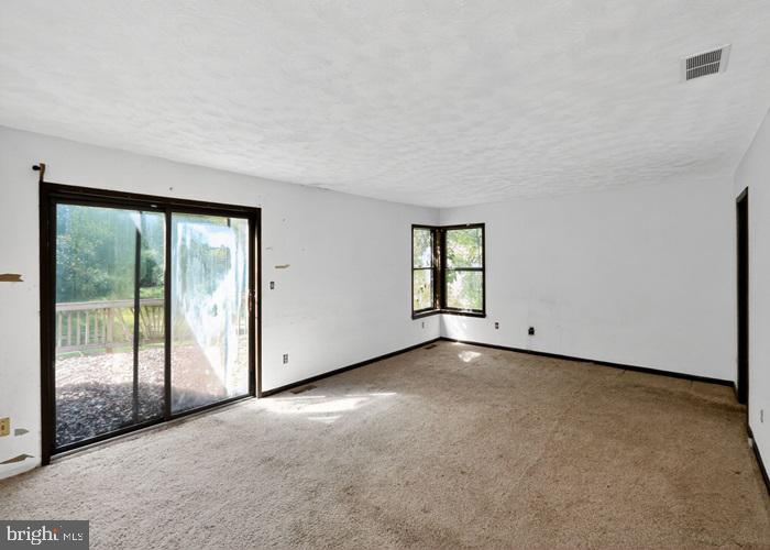 6320 WINDPATTERNS TRL, FAIRFAX STATION, Virginia 22039, 3 Bedrooms Bedrooms, 8 Rooms Rooms,3 BathroomsBathrooms,Residential,For sale,6320 WINDPATTERNS TRL,VAFX2289122 MLS # VAFX2289122