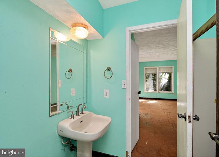 6320 WINDPATTERNS TRL, FAIRFAX STATION, Virginia 22039, 3 Bedrooms Bedrooms, 8 Rooms Rooms,3 BathroomsBathrooms,Residential,For sale,6320 WINDPATTERNS TRL,VAFX2289122 MLS # VAFX2289122