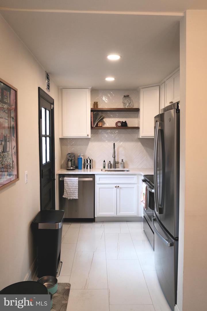 3468 S STAFFORD ST #A1, ARLINGTON, Virginia 22206, 2 Bedrooms Bedrooms, ,2 BathroomsBathrooms,Residential,For sale,3468 S STAFFORD ST #A1,VAAR2068536 MLS # VAAR2068536