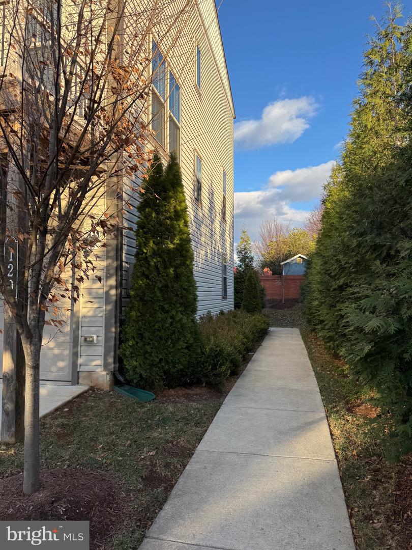 120 TOLOCKA TER NE, LEESBURG, Virginia 20176, 4 Bedrooms Bedrooms, ,3 BathroomsBathrooms,Residential,For sale,120 TOLOCKA TER NE,VALO2115308 MLS # VALO2115308