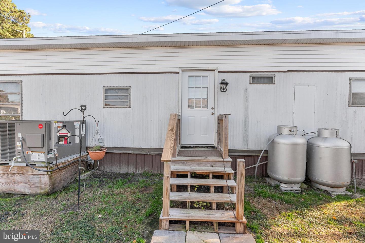 5372 MCCLEARY DR, CHINCOTEAGUE ISLAND, Virginia 23336, 2 Bedrooms Bedrooms, ,2 BathroomsBathrooms,Residential,For sale,5372 MCCLEARY DR,VAAC2002610 MLS # VAAC2002610