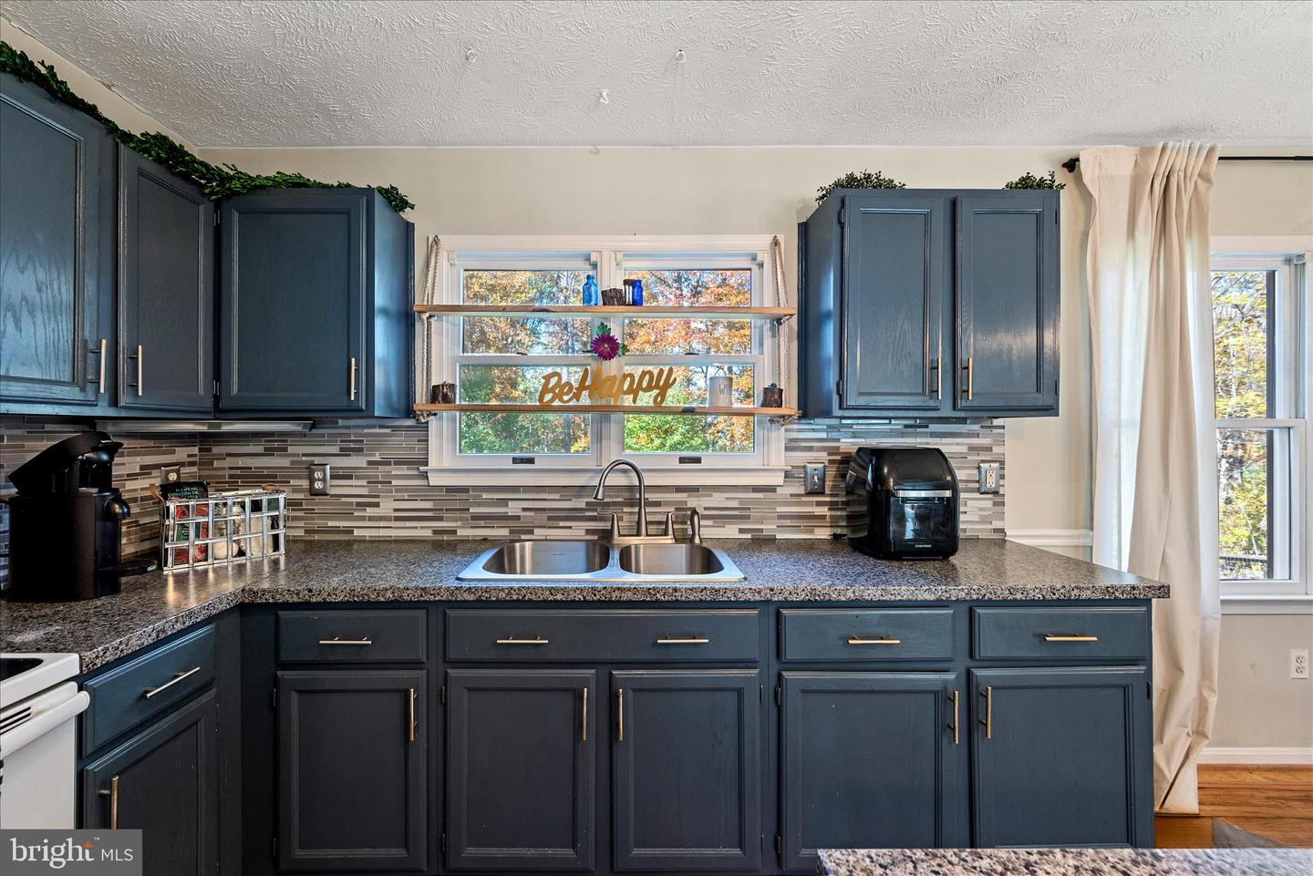 157 WOODTHRUSH WAY, LINDEN, Virginia 22642, 3 Bedrooms Bedrooms, 8 Rooms Rooms,2 BathroomsBathrooms,Residential,For sale,157 WOODTHRUSH WAY,VAWR2013332 MLS # VAWR2013332