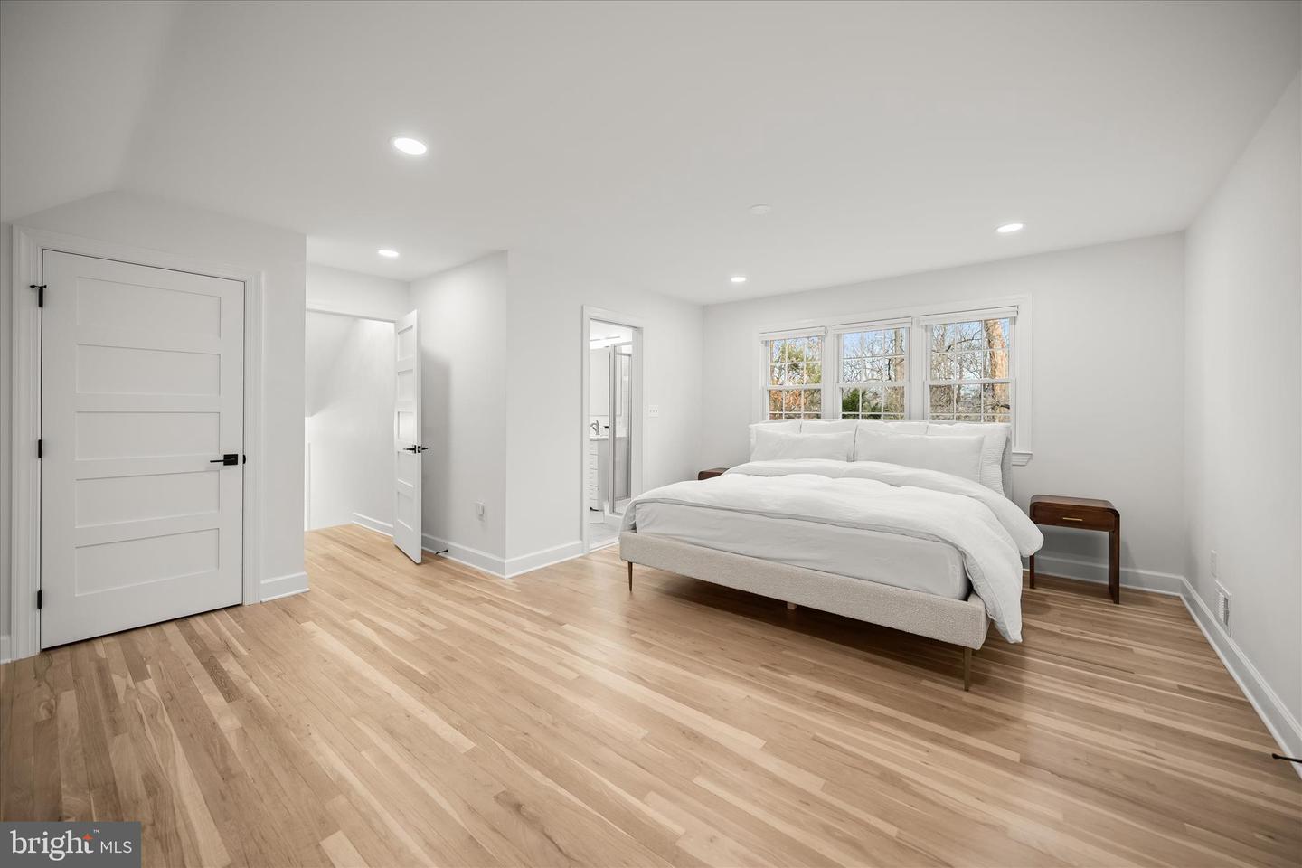 515 WOODLAND CT NW, VIENNA, Virginia 22180, 6 Bedrooms Bedrooms, ,3 BathroomsBathrooms,Residential,For sale,515 WOODLAND CT NW,VAFX2289324 MLS # VAFX2289324