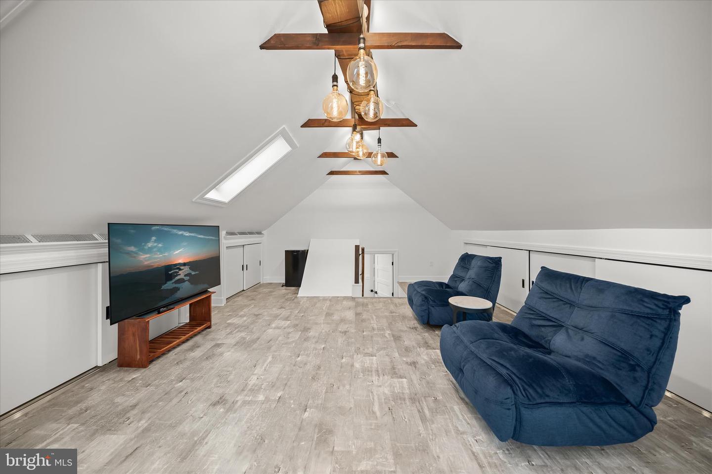 515 WOODLAND CT NW, VIENNA, Virginia 22180, 6 Bedrooms Bedrooms, ,3 BathroomsBathrooms,Residential,For sale,515 WOODLAND CT NW,VAFX2289324 MLS # VAFX2289324