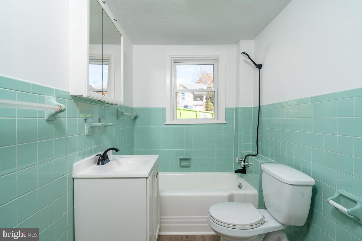 106 GRUBERT AVE, STAUNTON, Virginia 24401, 2 Bedrooms Bedrooms, ,1 BathroomBathrooms,Residential,For sale,106 GRUBERT AVE,VASC2000788 MLS # VASC2000788