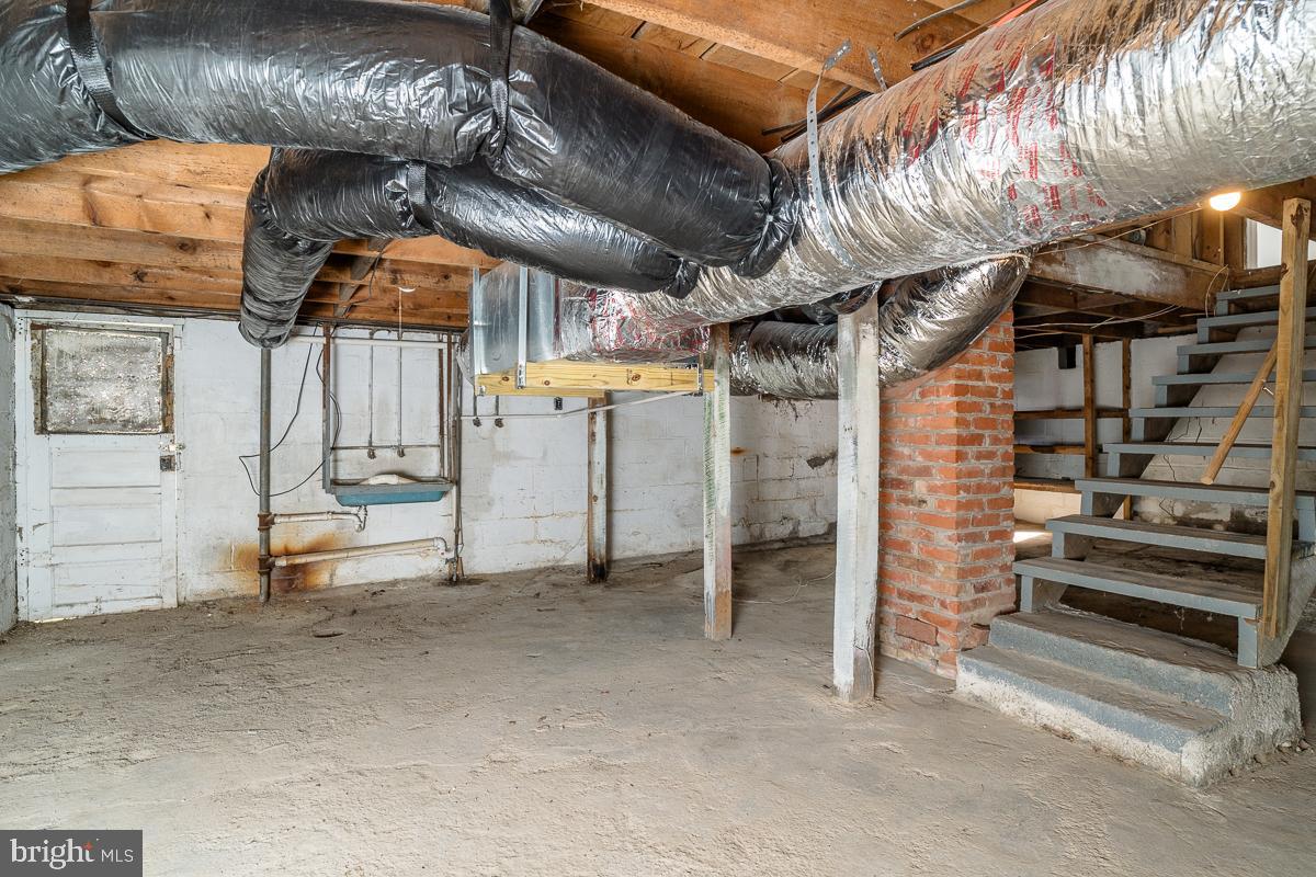 106 GRUBERT AVE, STAUNTON, Virginia 24401, 2 Bedrooms Bedrooms, ,1 BathroomBathrooms,Residential,For sale,106 GRUBERT AVE,VASC2000788 MLS # VASC2000788