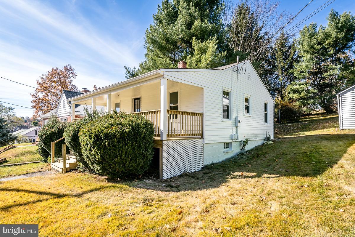 106 GRUBERT AVE, STAUNTON, Virginia 24401, 2 Bedrooms Bedrooms, ,1 BathroomBathrooms,Residential,For sale,106 GRUBERT AVE,VASC2000788 MLS # VASC2000788