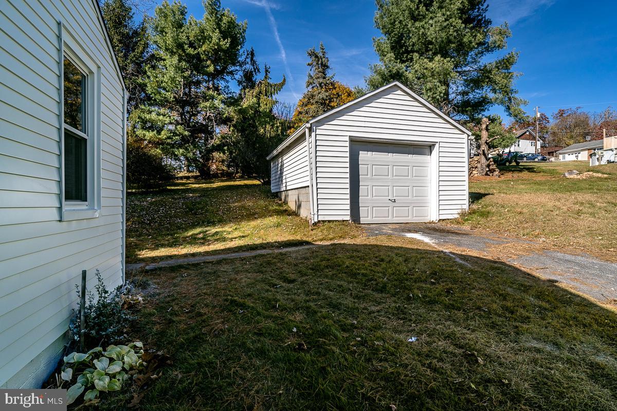 106 GRUBERT AVE, STAUNTON, Virginia 24401, 2 Bedrooms Bedrooms, ,1 BathroomBathrooms,Residential,For sale,106 GRUBERT AVE,VASC2000788 MLS # VASC2000788