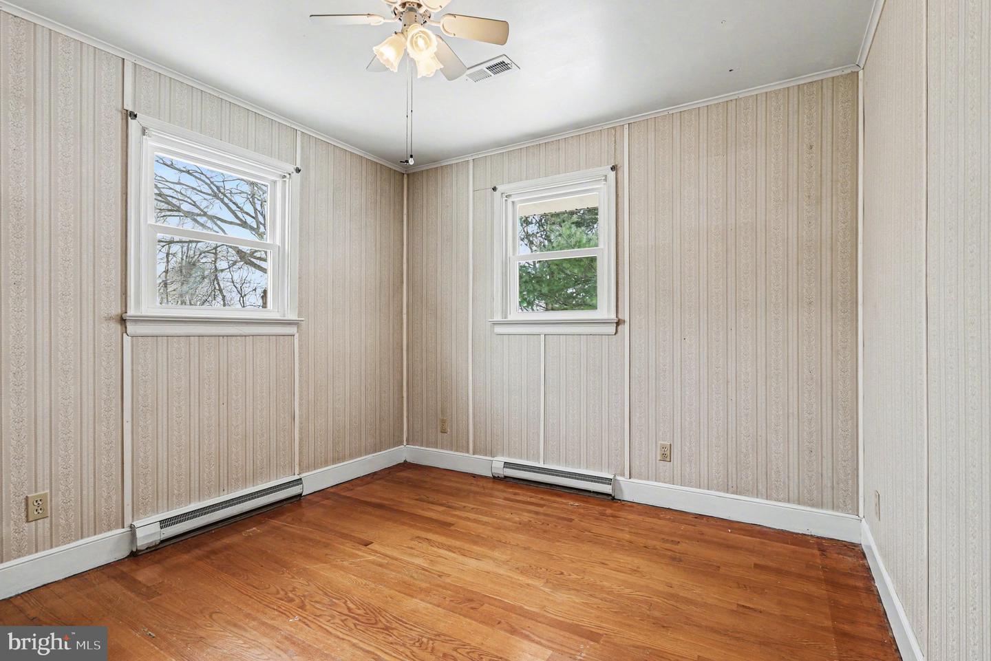 300 HAMILTON ST, FREDERICKSBURG, Virginia 22408, 3 Bedrooms Bedrooms, ,1 BathroomBathrooms,Residential,For sale,300 HAMILTON ST,VASP2039068 MLS # VASP2039068