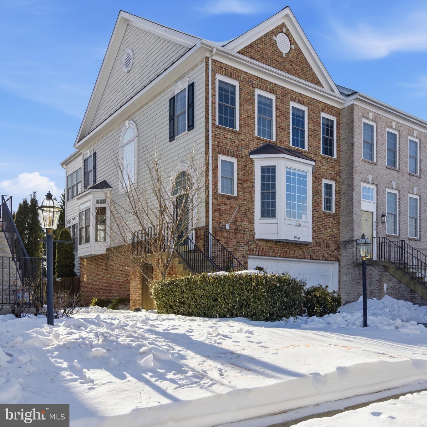 18544 PINEVIEW SQ, LEESBURG, Virginia 20176, 3 Bedrooms Bedrooms, ,2 BathroomsBathrooms,Residential,For sale,18544 PINEVIEW SQ,VALO2114690 MLS # VALO2114690