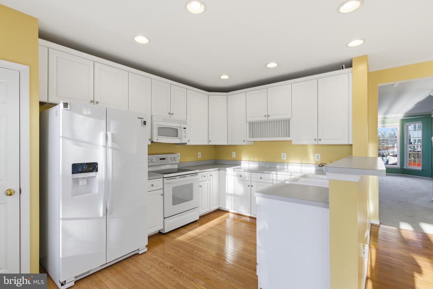 18544 PINEVIEW SQ, LEESBURG, Virginia 20176, 3 Bedrooms Bedrooms, ,2 BathroomsBathrooms,Residential,For sale,18544 PINEVIEW SQ,VALO2114690 MLS # VALO2114690