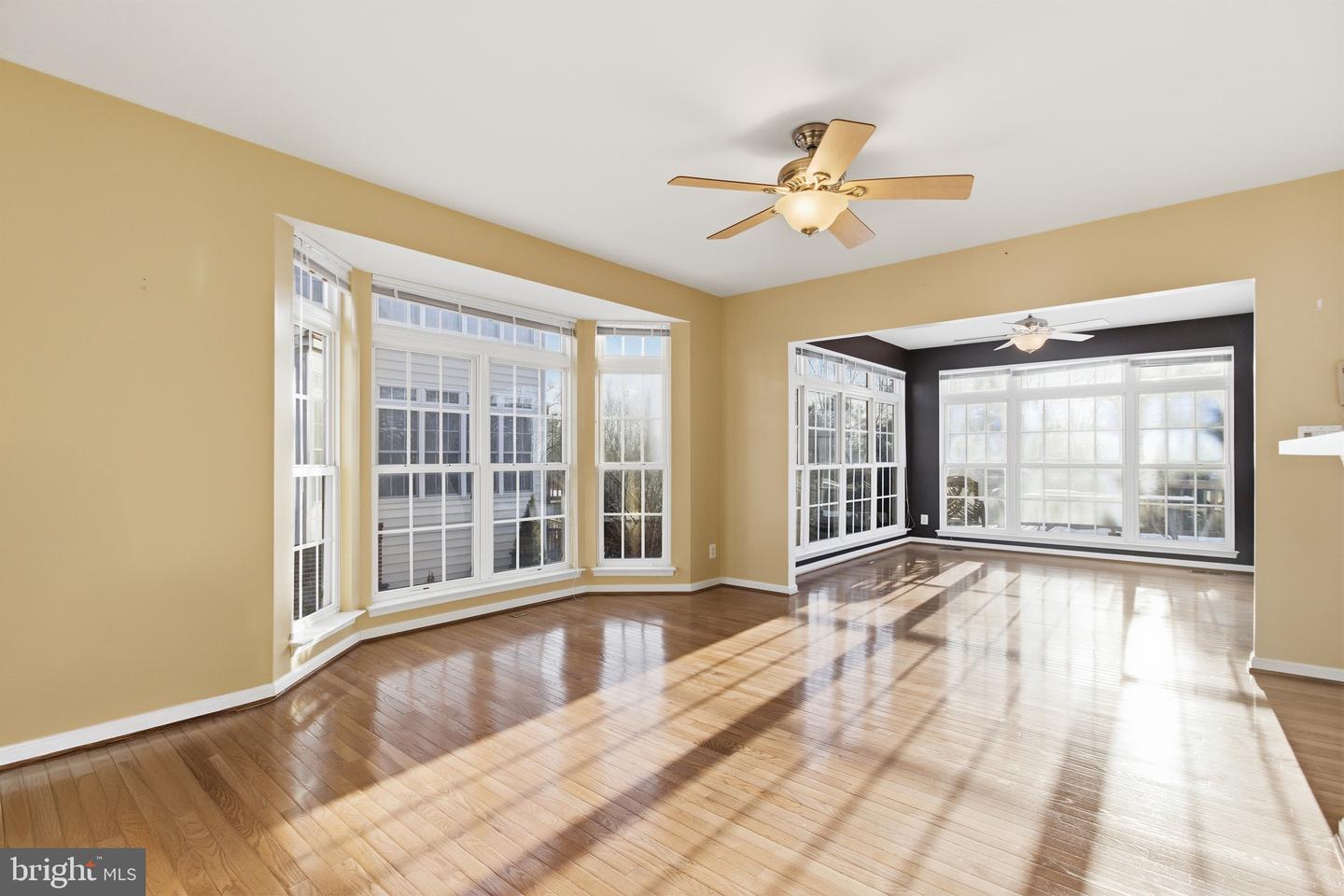 18544 PINEVIEW SQ, LEESBURG, Virginia 20176, 3 Bedrooms Bedrooms, ,2 BathroomsBathrooms,Residential,For sale,18544 PINEVIEW SQ,VALO2114690 MLS # VALO2114690