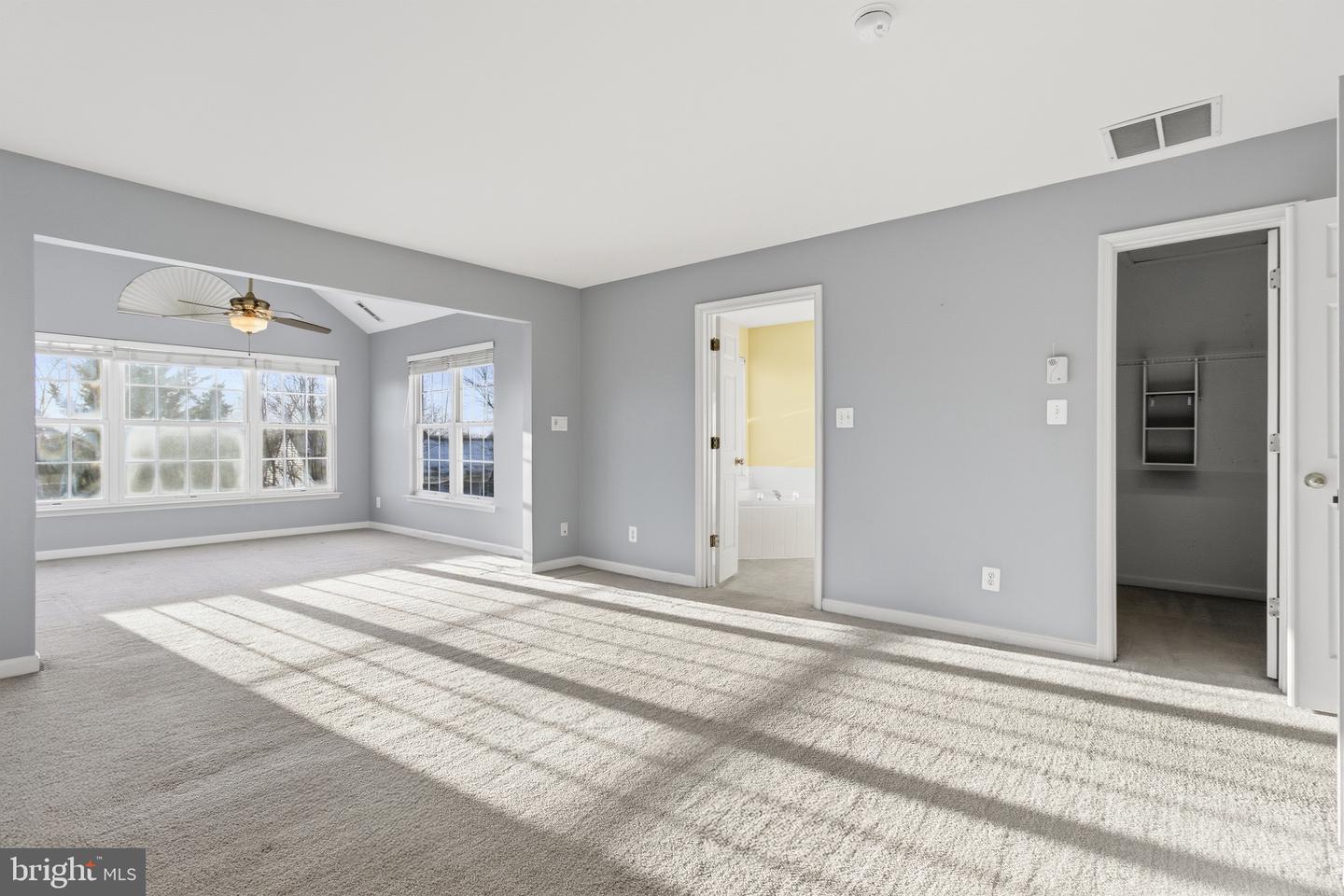 18544 PINEVIEW SQ, LEESBURG, Virginia 20176, 3 Bedrooms Bedrooms, ,2 BathroomsBathrooms,Residential,For sale,18544 PINEVIEW SQ,VALO2114690 MLS # VALO2114690