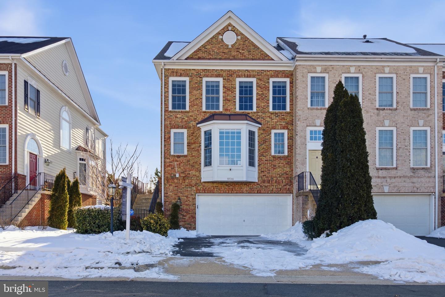 18544 PINEVIEW SQ, LEESBURG, Virginia 20176, 3 Bedrooms Bedrooms, ,2 BathroomsBathrooms,Residential,For sale,18544 PINEVIEW SQ,VALO2114690 MLS # VALO2114690