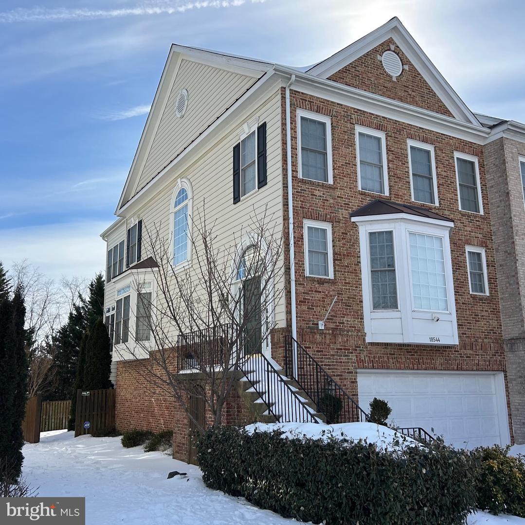 18544 PINEVIEW SQ, LEESBURG, Virginia 20176, 3 Bedrooms Bedrooms, ,2 BathroomsBathrooms,Residential,For sale,18544 PINEVIEW SQ,VALO2114690 MLS # VALO2114690