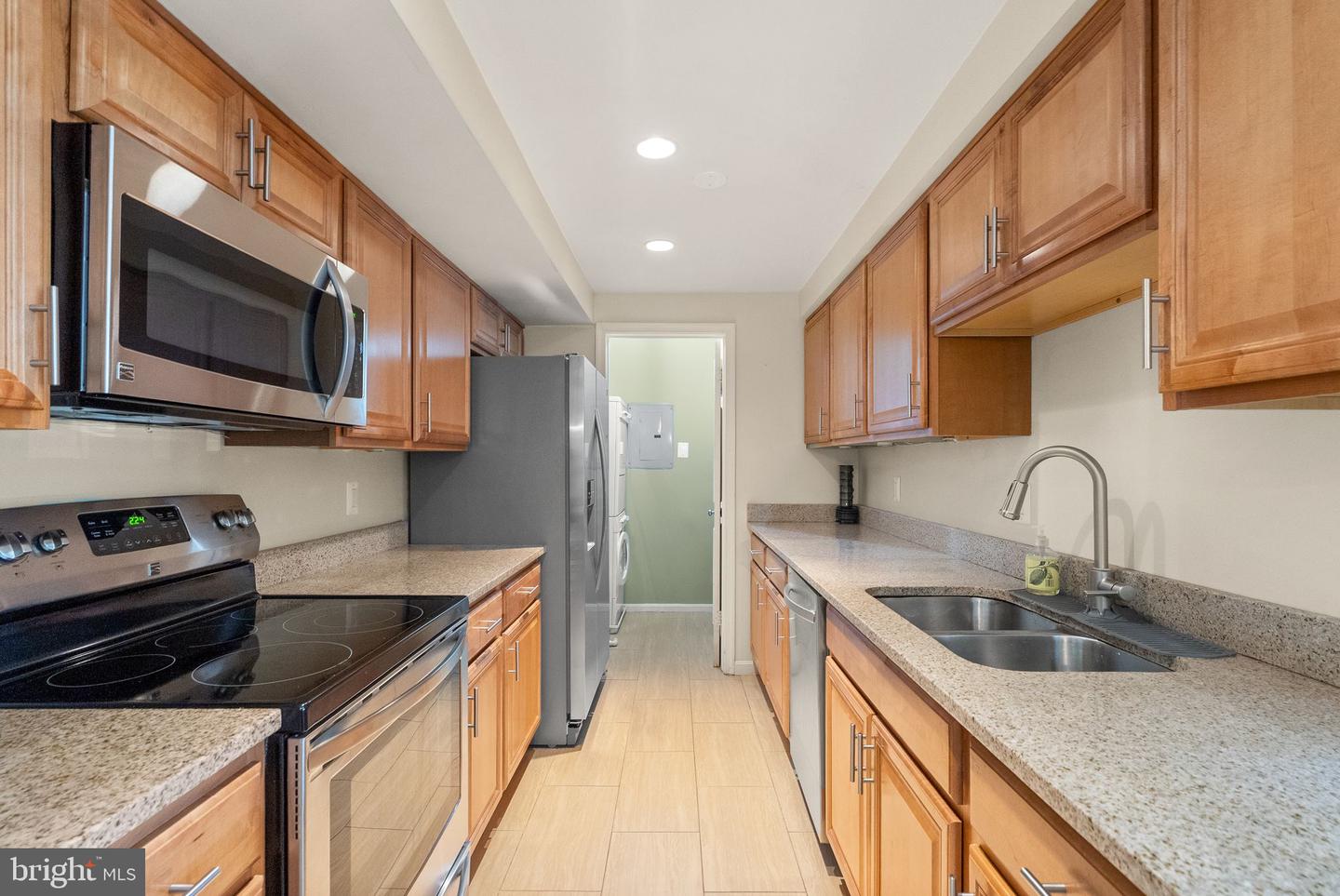 6905-B KEYSER WAY, ALEXANDRIA, Virginia 22310, 2 Bedrooms Bedrooms, ,2 BathroomsBathrooms,Residential,For sale,6905-B KEYSER WAY,VAFX2276352 MLS # VAFX2276352