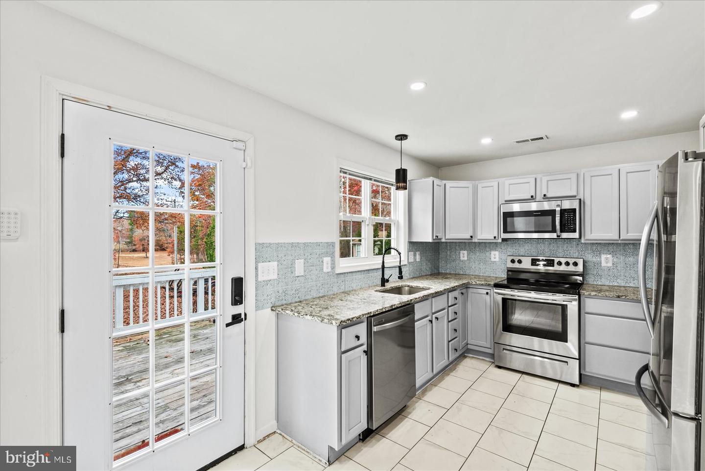 9617 THOUSAND OAKS LN, SPOTSYLVANIA, Virginia 22551, 4 Bedrooms Bedrooms, 7 Rooms Rooms,2 BathroomsBathrooms,Residential,For sale,9617 THOUSAND OAKS LN,VASP2037616 MLS # VASP2037616